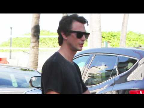 VIDEO : Une photographe demande  Jonathan Cheban s'il a des photos de Saint West