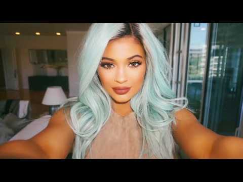 VIDEO : Kylie Jenner Will Stop Wearing So Much Makeup This Year!