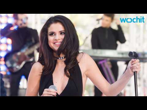 VIDEO : Selena Gomez Shuts Down Charlie Puth Romance Rumor