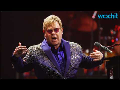 VIDEO : Sir Elton Has a Beef With Donald Trump