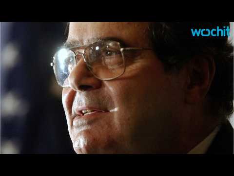 VIDEO : Stephen Colbert Salutes Justice Scalia