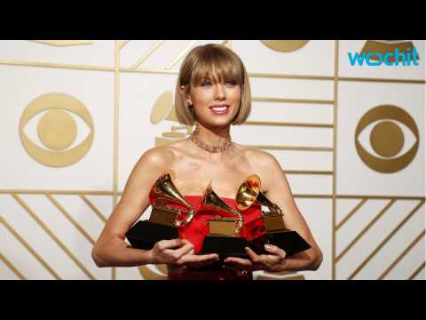 VIDEO : Taylor Swift was Caught Crying at the Grammys, but not because She Won