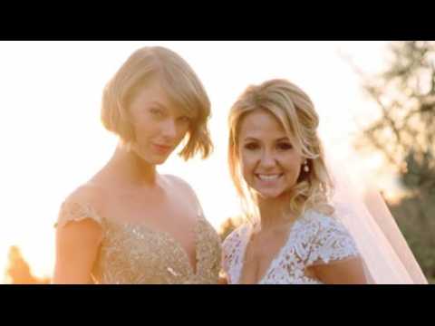 VIDEO : Taylor Swift est la demoiselle d'honneur au mariage de sa meilleure amie