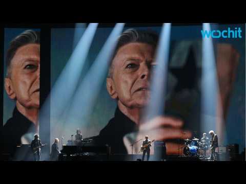 VIDEO : The BRIT Awards Honor David Bowie With a Tearful Tribute