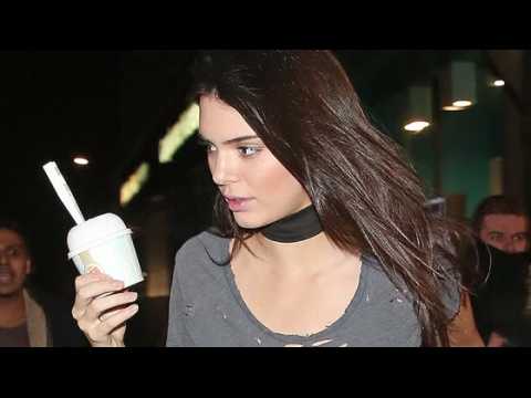 VIDEO : Kendall Jenner Grabs Some Burger King After A Late Night Of Partying!