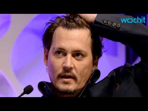 VIDEO : Apparently Johnny Depp Doesn't Smell Like a Homeless Person