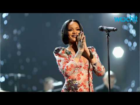 VIDEO : Rihanna Makes 'Work' Her 14th #1 Smash