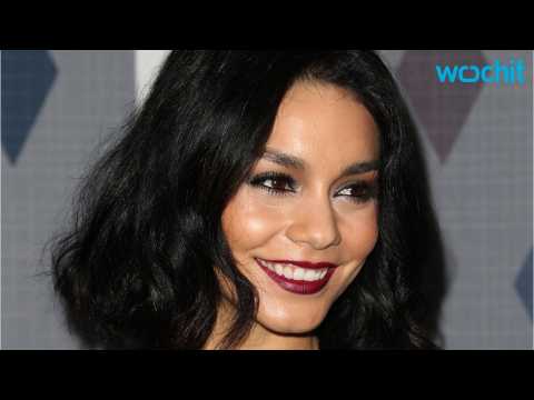 VIDEO : Vanessa Hudgens and Mother Visit Father's Grave