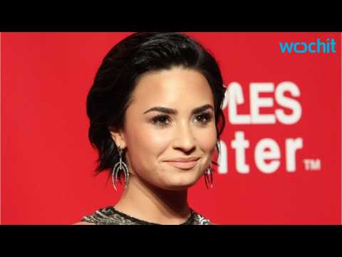 VIDEO : Demi Lovato Doesn't Seem to Be Impressed by the Way Taylor Swift Supports Kesha