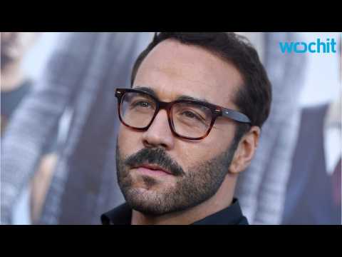 VIDEO : Is Jeremy Piven Sending His Ex Inappropriate Texts?