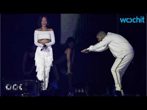 VIDEO : Rihanna and Drake Singing and Grinding to 