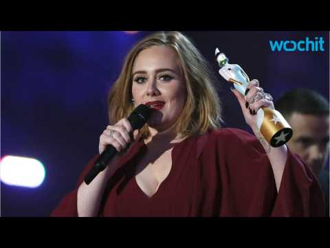 VIDEO : Adele Wins Best Female Artist Brit Award