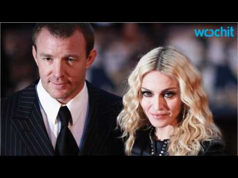 VIDEO : Madonna And Guy Ritchie In Heated Custody Battle Over Their Son