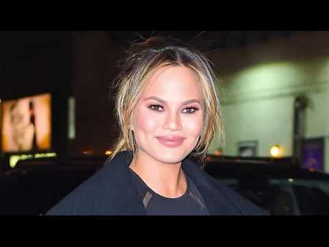 VIDEO : Chrissy Teigen Was 'Uncomfortable' During Taylor Swift's Diss Toward Kanye West
