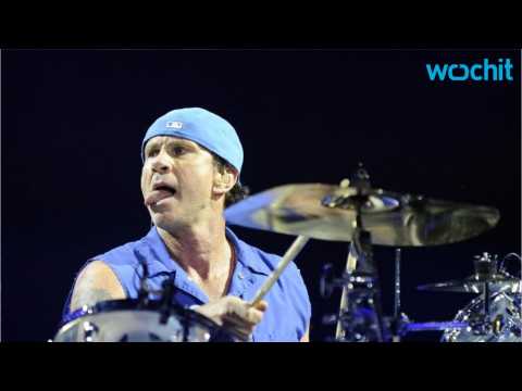 VIDEO : Will Ferrell Teams With Chili Pepper Chad Smith for All-Star Benefit