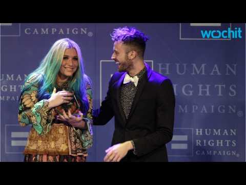 VIDEO : Kesha Gives Stirring Human Rights Campaign Speech