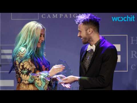 VIDEO : An Emotional Kesha Discusses Personal Ordeal At LGBT Equality Event