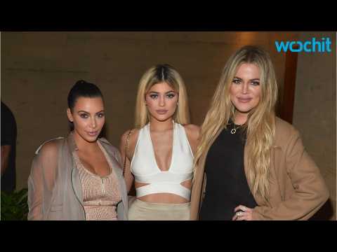 VIDEO : Kim Kardashian and Kylie Jenner Look Weirdly Similar After Face Swap