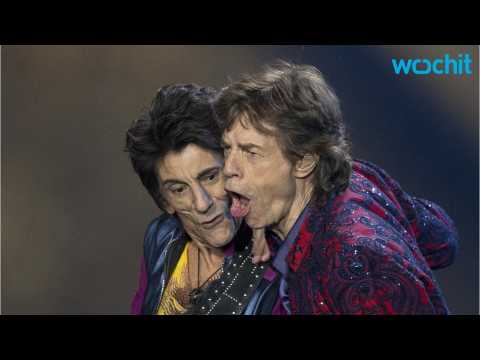 VIDEO : Stones Rock Mexico And Jagger Pokes Fun At Sean Penn-Chapo Story