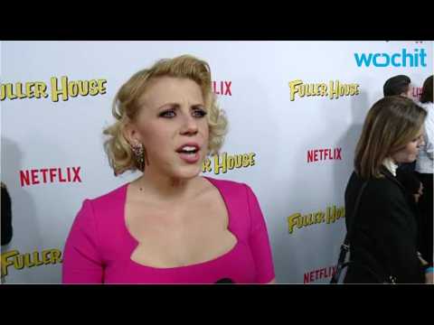 VIDEO : Miley Cyrus Posted Unflattering Photos Of Jodie Sweedin