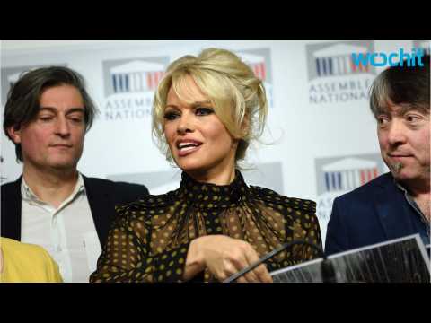 VIDEO : Will Pamela Anderson Be in the Baywatch Movie?