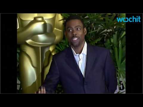VIDEO : Chris Rock Tweeting Hints About Oscars