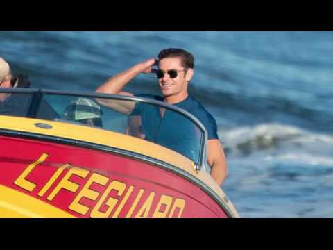 VIDEO : 'Baywatch' Star Zac Efron is Struggling to Swim in the Ocean