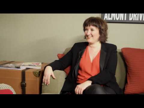 VIDEO : Anne Roumanoff aux USA, juste avant son spectacle  Los Angeles