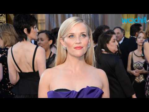 VIDEO : Tina Fey and Reese Witherspoon Are Twinning!