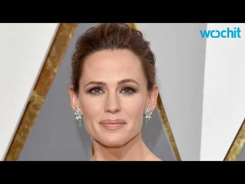 VIDEO : Jennifer Garner Presents At The Oscars