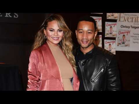 VIDEO : Pregnant Chrissy Teigen Doesn't Want Husband to Think She's Given Up on Being Sexy