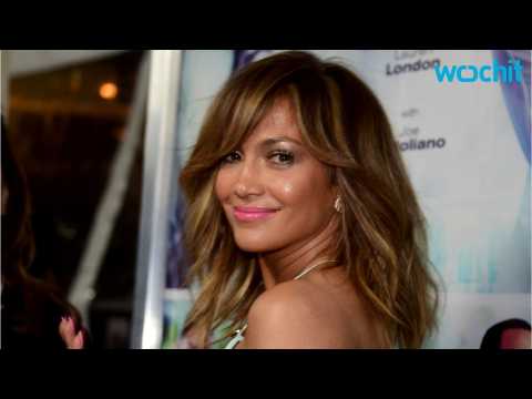 VIDEO : No Feud Between Mariah Carey and Jennifer Lopez
