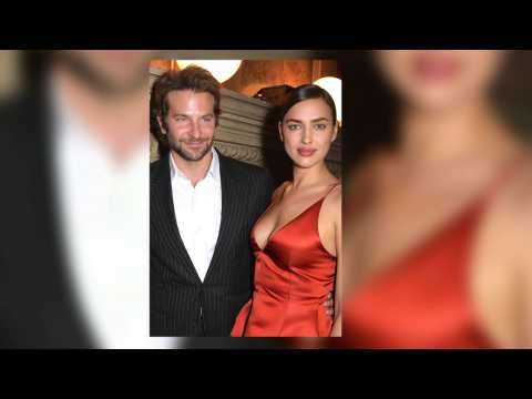 VIDEO : Bradley Cooper et Irina Shayk s'affichent enfin sur le tapis rouge !