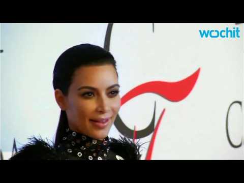 VIDEO : Kim Kardashian Pays Off Kanye West's Debt