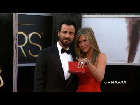 VIDEO : Jennifer Aniston and Justin Theroux living separate lives