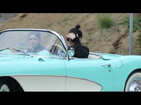 VIDEO : Kendall Jenner Shows Off Her Sweet Vintage Ride in L.A.