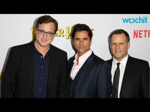 VIDEO : Bob Saget and Carly Rae Jepsen Sing Duet of Fuller House Theme Song