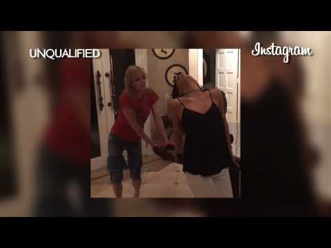 VIDEO : Jenna Dewan Tatum teaches Anna Faris to dance seductively
