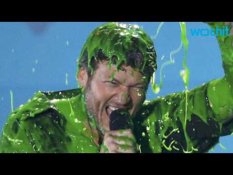 VIDEO : Blake Shelton Gets Doused With a Huge Bucket of Green Slime