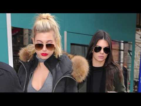 VIDEO : Kendall Jenner and Hailey Baldwin: Gal Pal NYC Fashion!