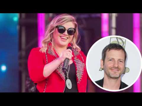 VIDEO : Kelly Clarkson Gives Scathing Character Review of Dr. Luke