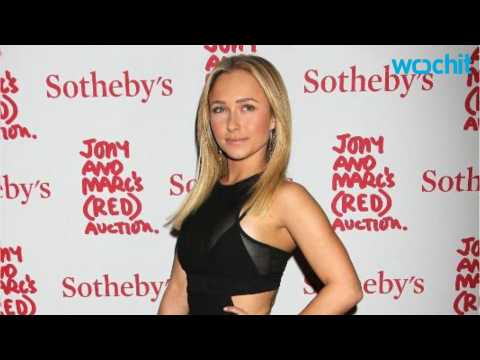 VIDEO : Hayden Panettiere Shares Pics From Adorable Family Beach Day