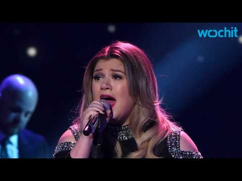 VIDEO : Kelly Clarkson Says She Was Blackmailed by Dr. Luke