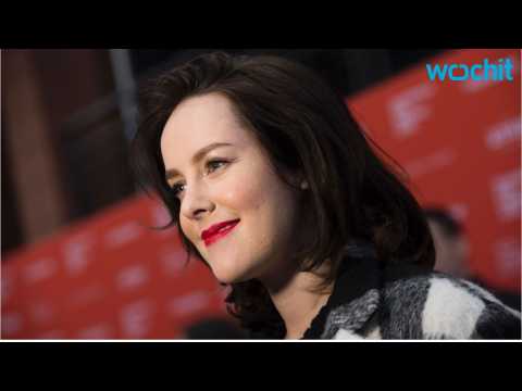 VIDEO : Jena Malone is Rumoured to Star as Batgirl in Batman V Superman: Dawn of Justice