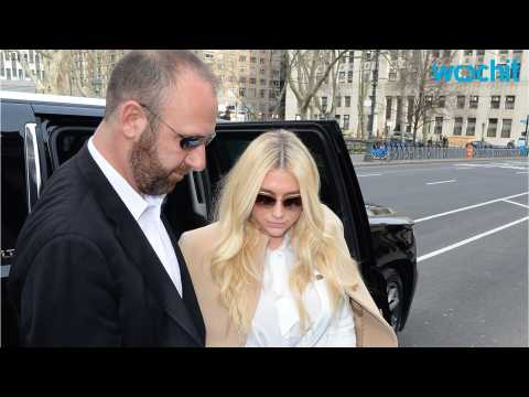 VIDEO : Kesha Breaksdown in Court...