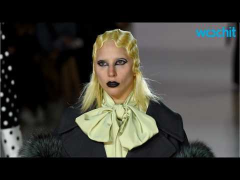 VIDEO : Lady Gaga Crashed Marc Jacobs Runway