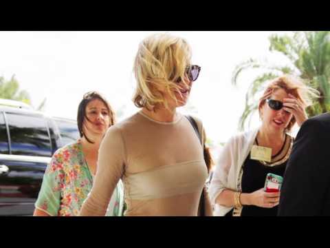 VIDEO : Kate Hudson Rocks Cute Short New Haircut in Miami