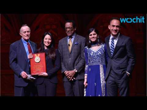 VIDEO : Lucy Liu Receives Harvard Award
