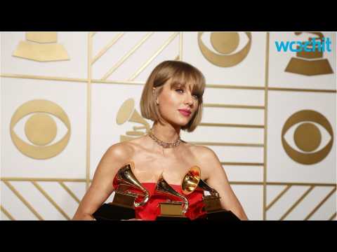VIDEO : Taylor Swift Serves As Maid Of Honor At Childhood Friends Wedding