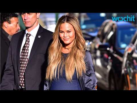 VIDEO : A Pregnant Chrissy Teigen Spotted in NYC